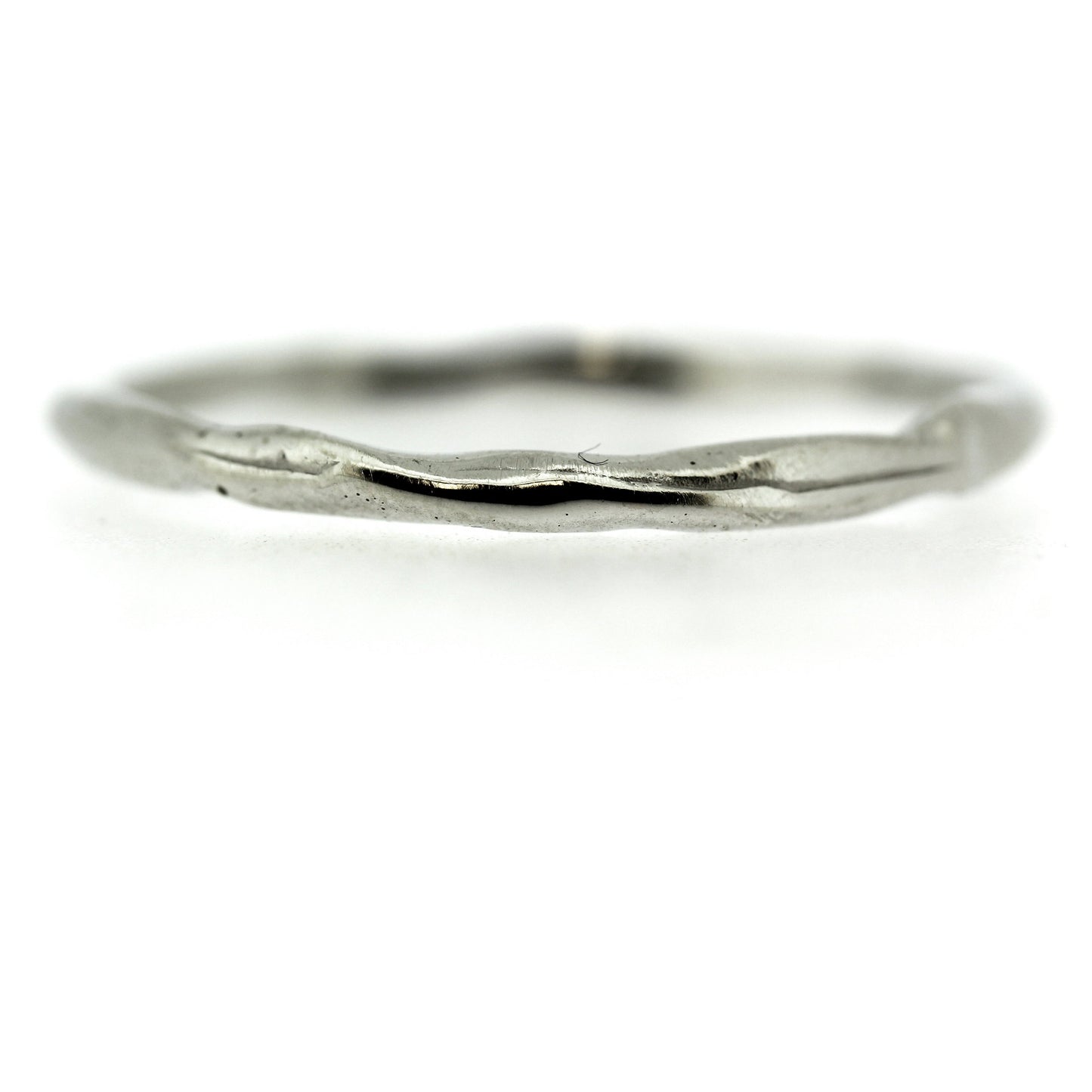 Full view of silver Men's Stream Band.