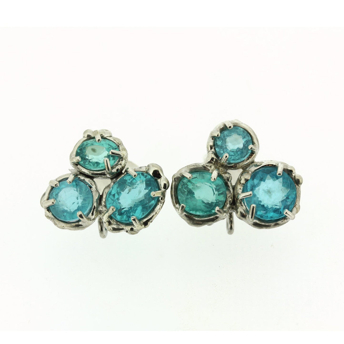 Close up view of Apatite cluster without teardrop beneath.