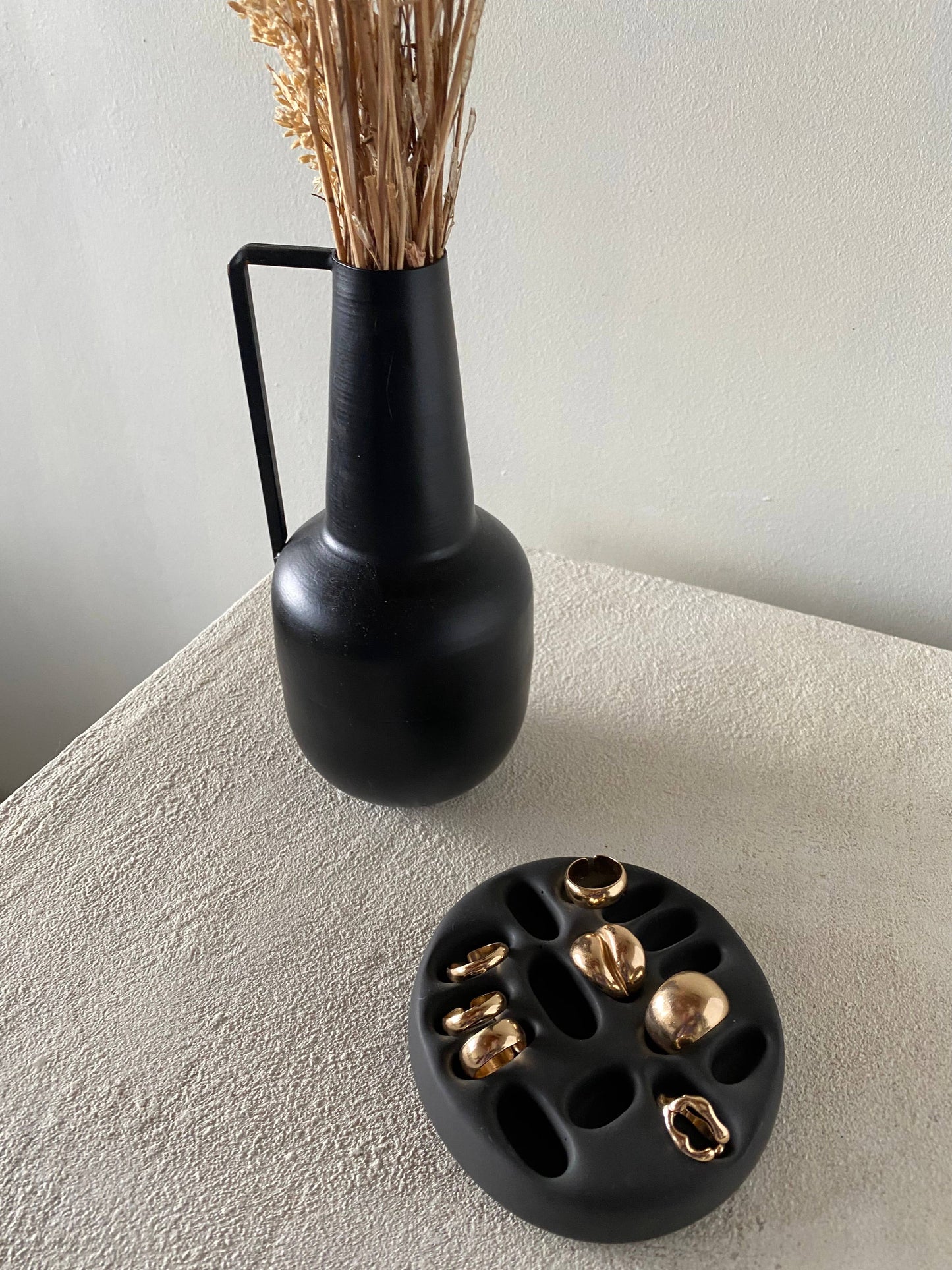 Handcrafted asymmetrical organic bohemian ring holder made in France: Mocha