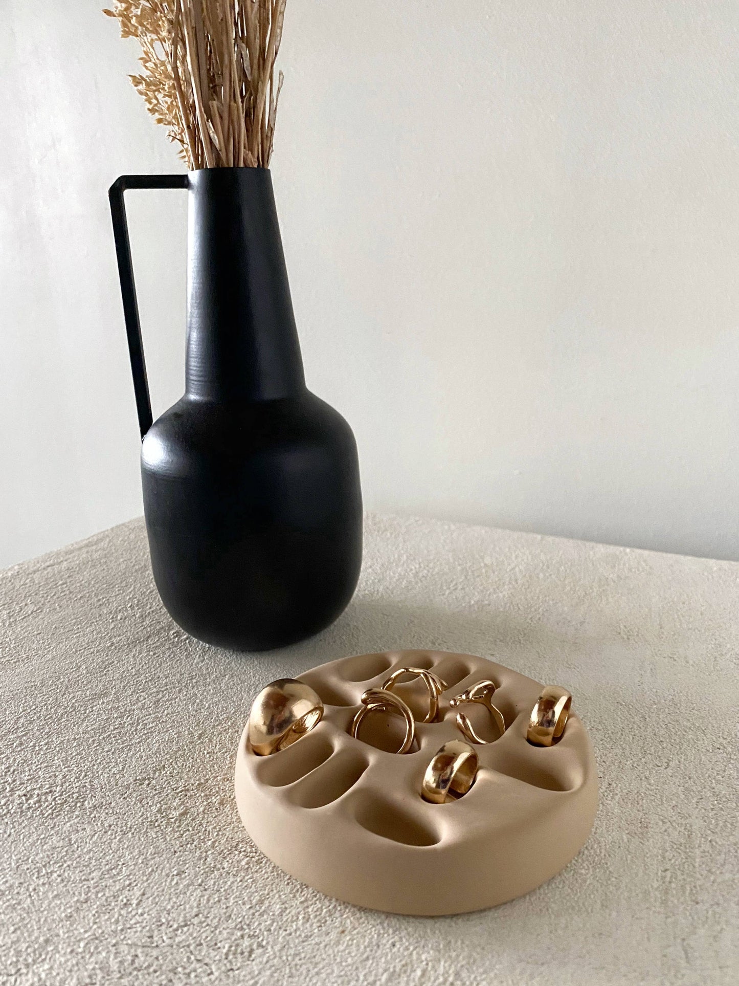 Handcrafted asymmetrical organic bohemian ring holder made in France: Sand beige