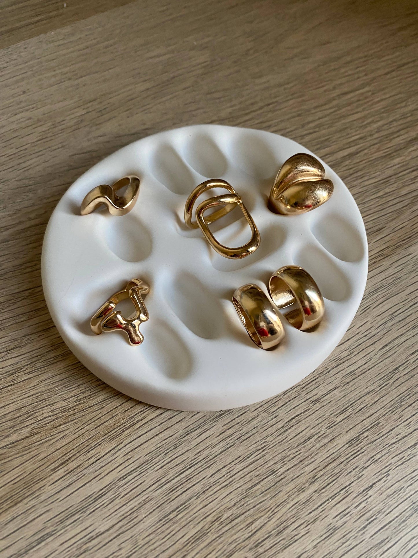 Handcrafted asymmetrical organic bohemian ring holder made in France: Mocha