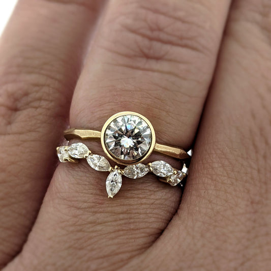Camina Arched Diamond Shadow Band