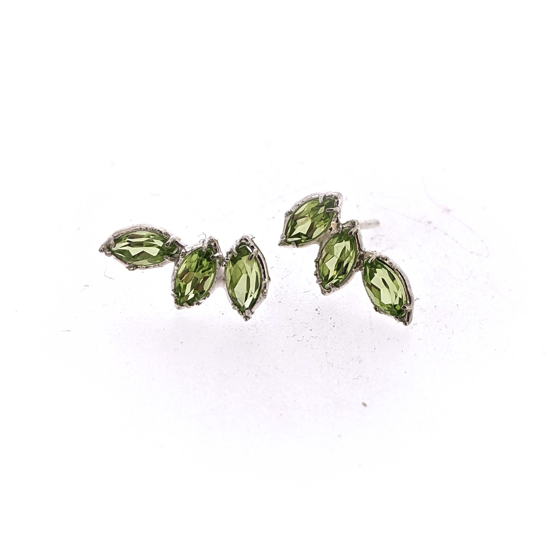 front and side view of Peridot Cambrye Earring.