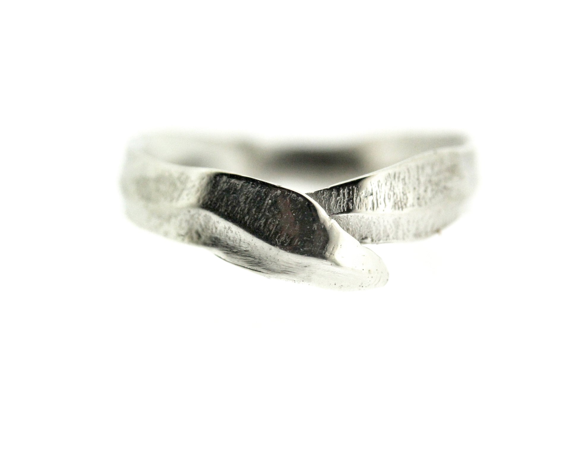 Close up view of white gold Frond Arch Band.