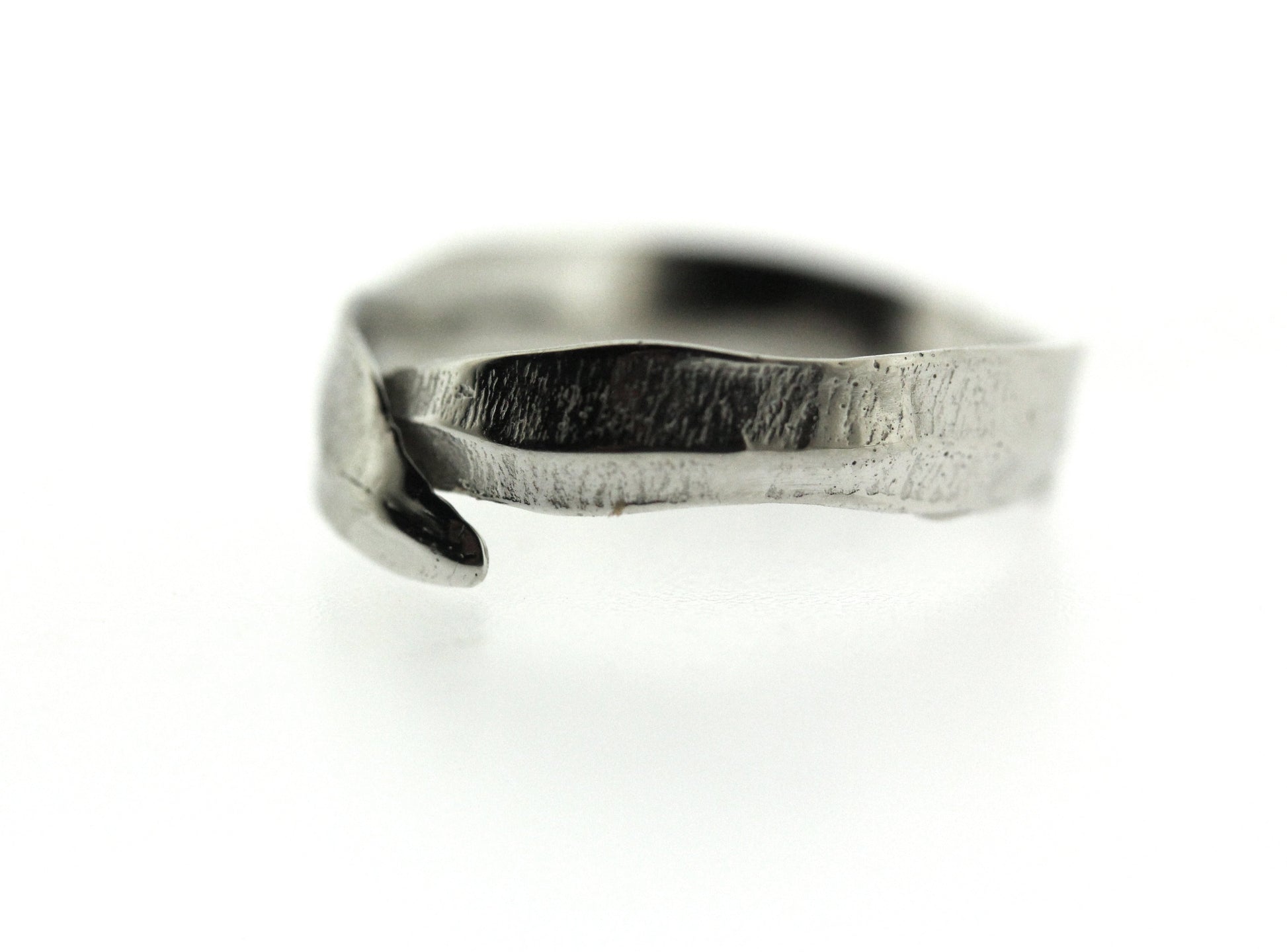 Close up view of white gold Frond Arch Band.