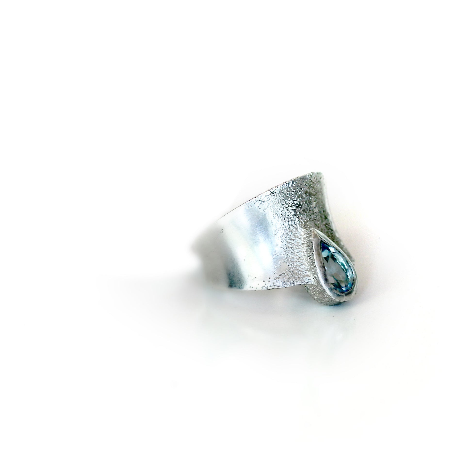 Angled view of Astoria Ring.