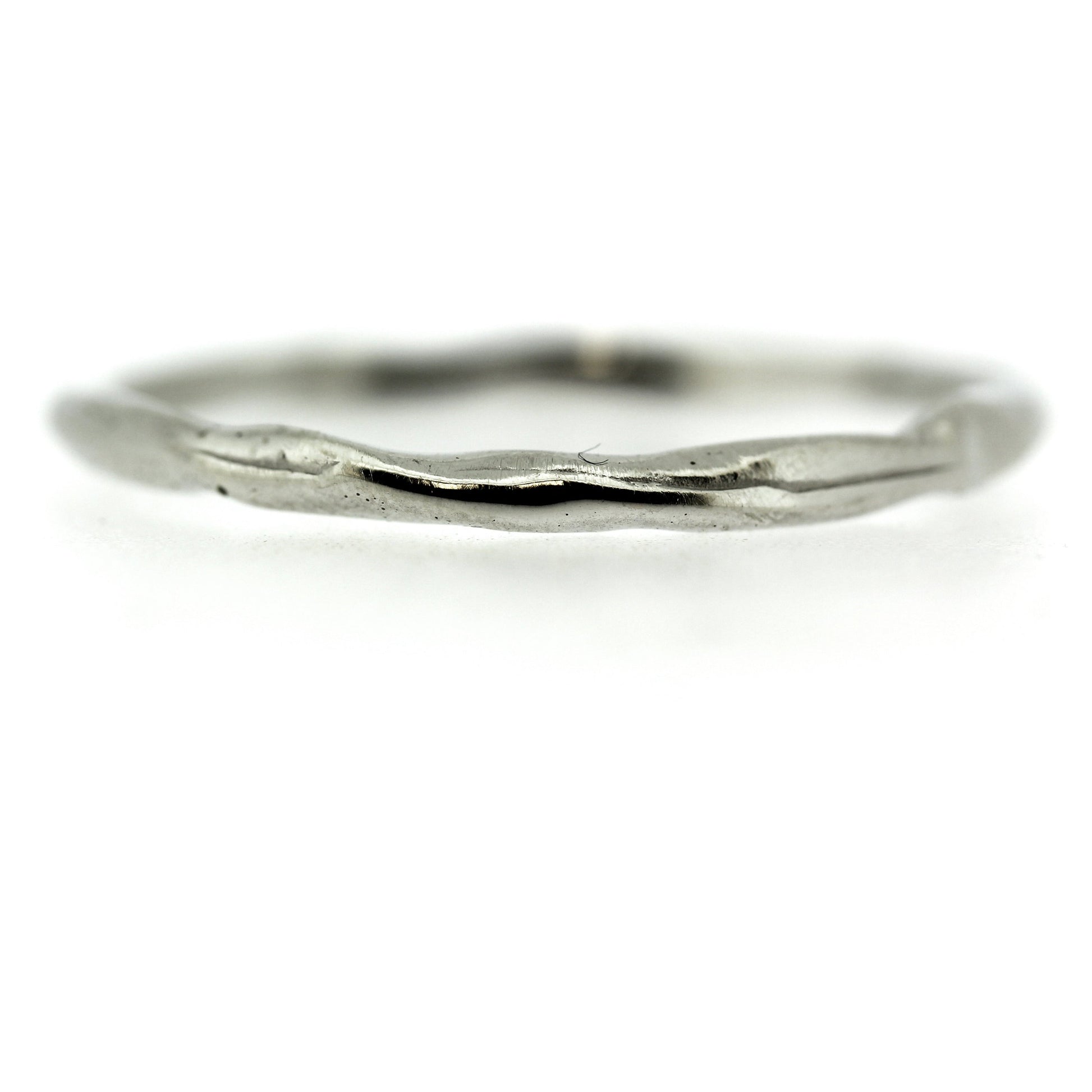 Full view of silver Men's Stream Band.