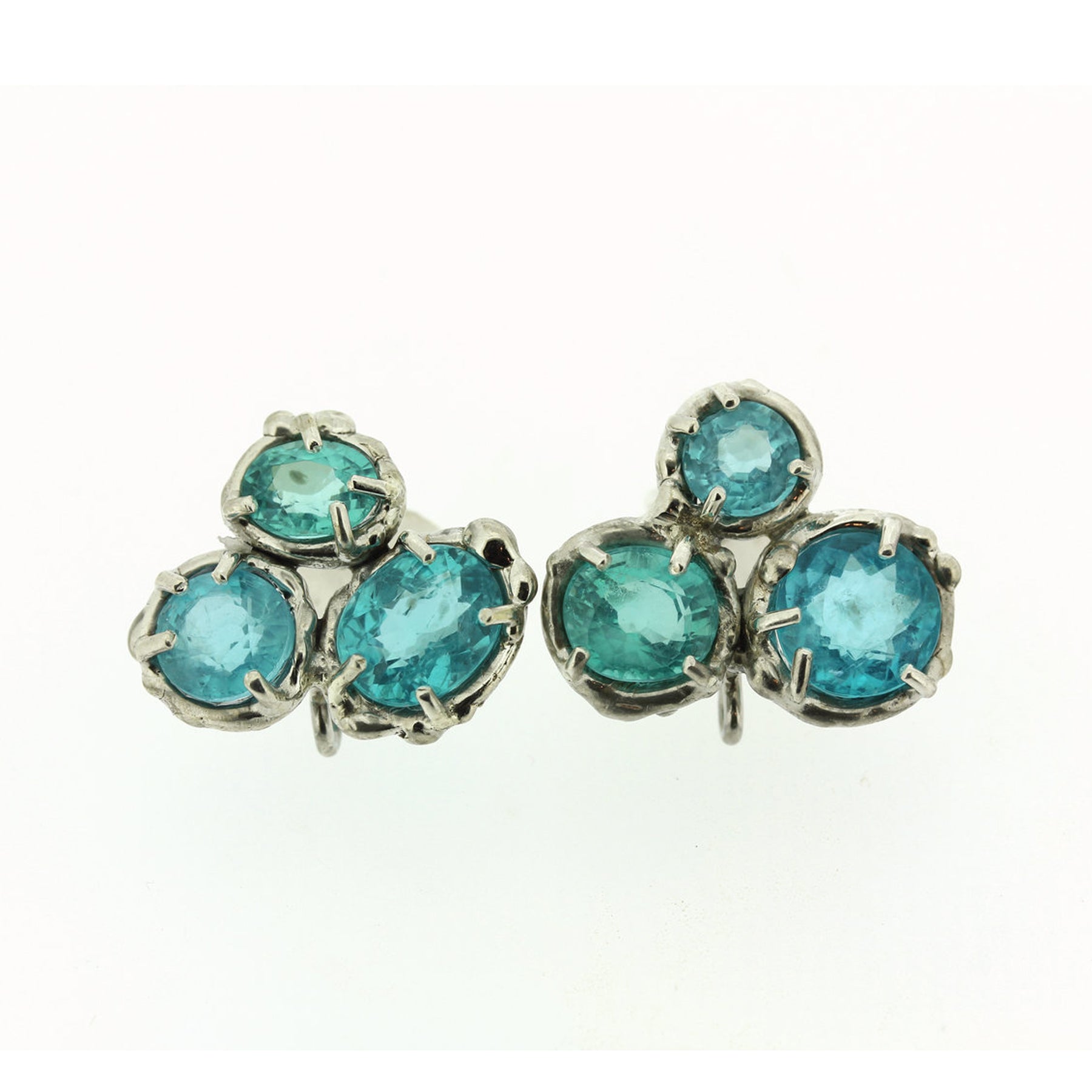Close up view of Apatite cluster without teardrop beneath.