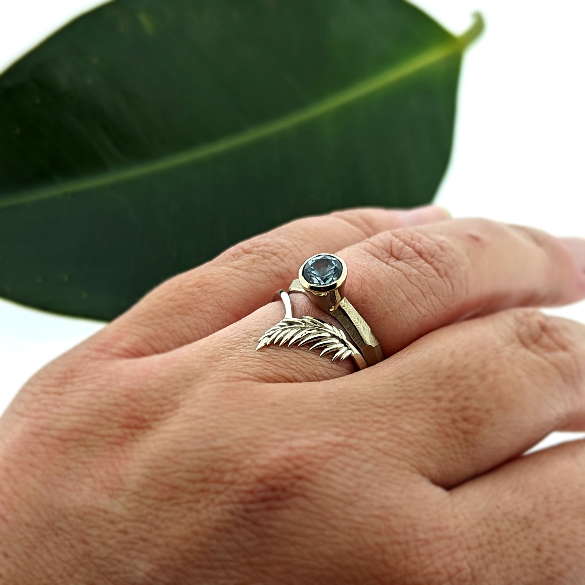 botanical leaf design nature inspired arched V shadow band wedding band 