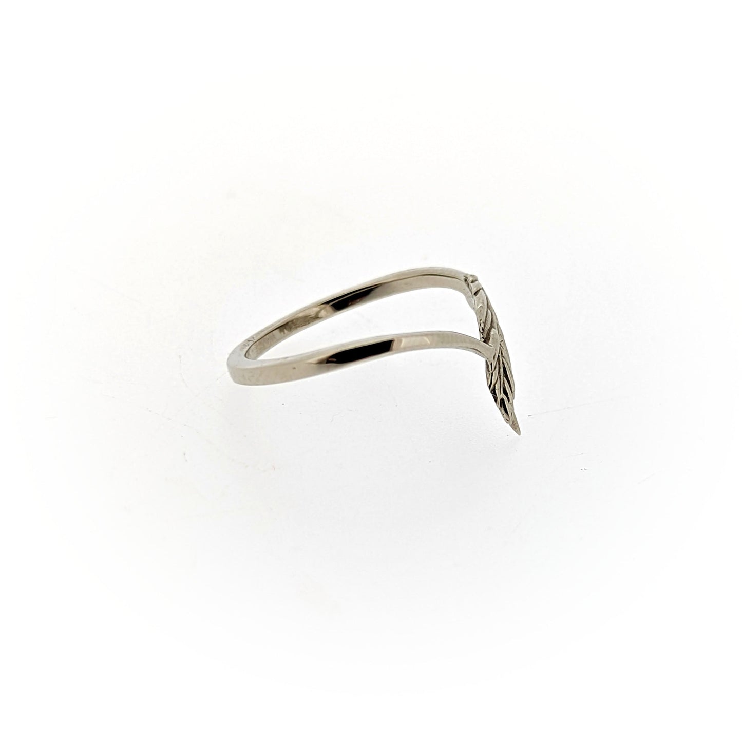 botanical leaf design nature inspired arched V shadow band wedding band 