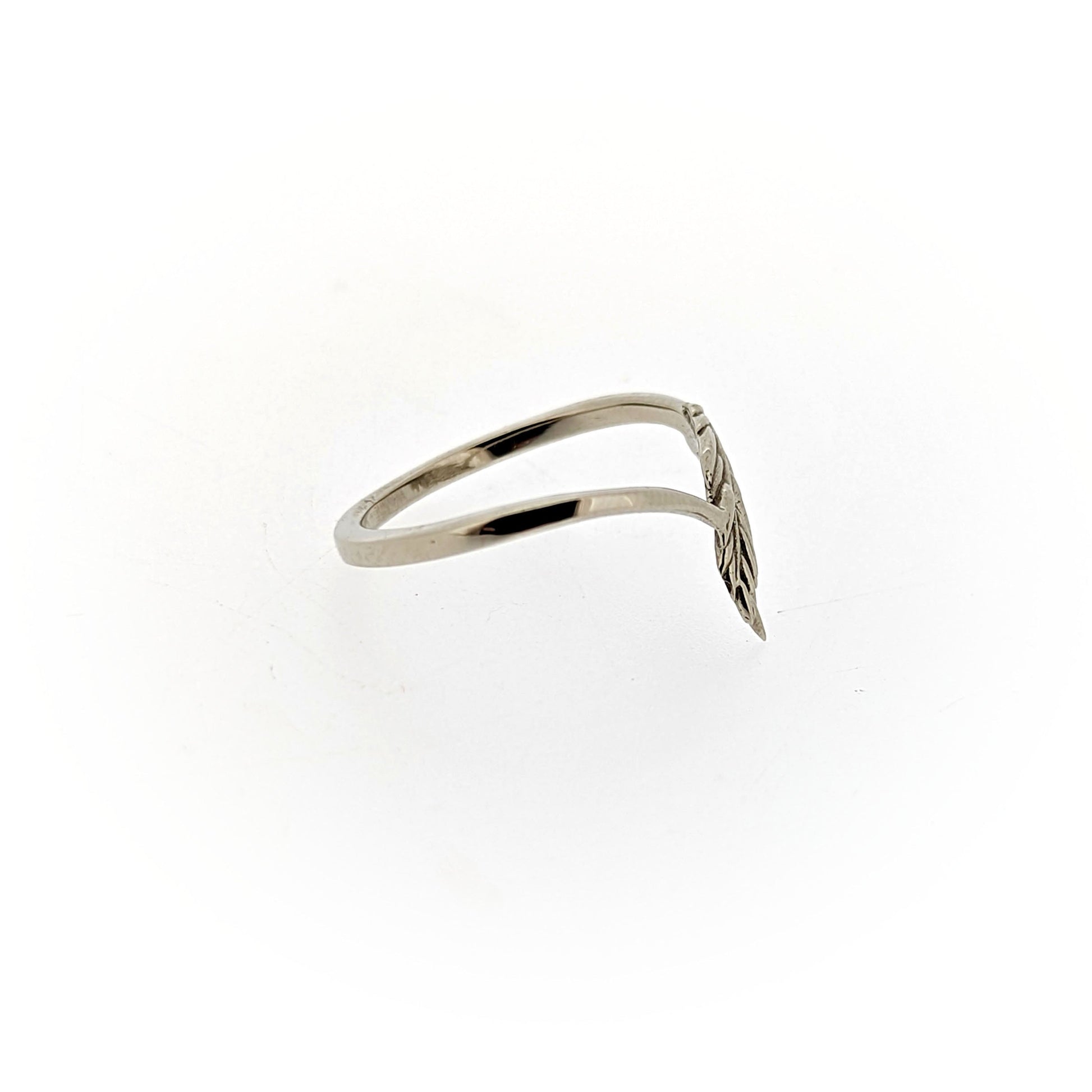botanical leaf design nature inspired arched V shadow band wedding band 